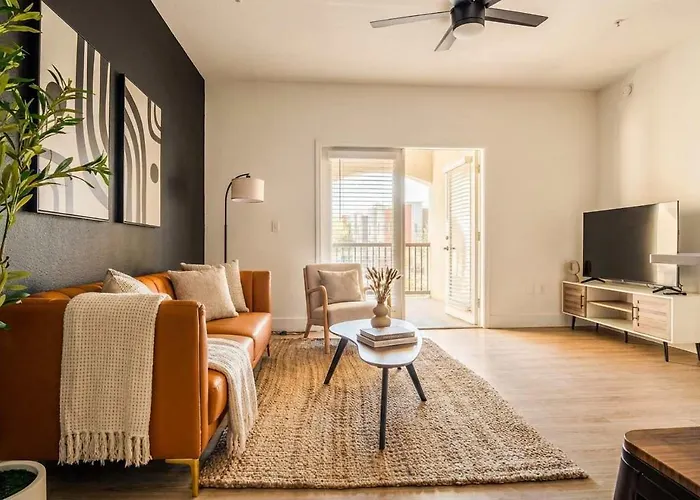 Apartment Boulevard Luxe 2br Near Stadium - Pool Parking & Gym Glendale